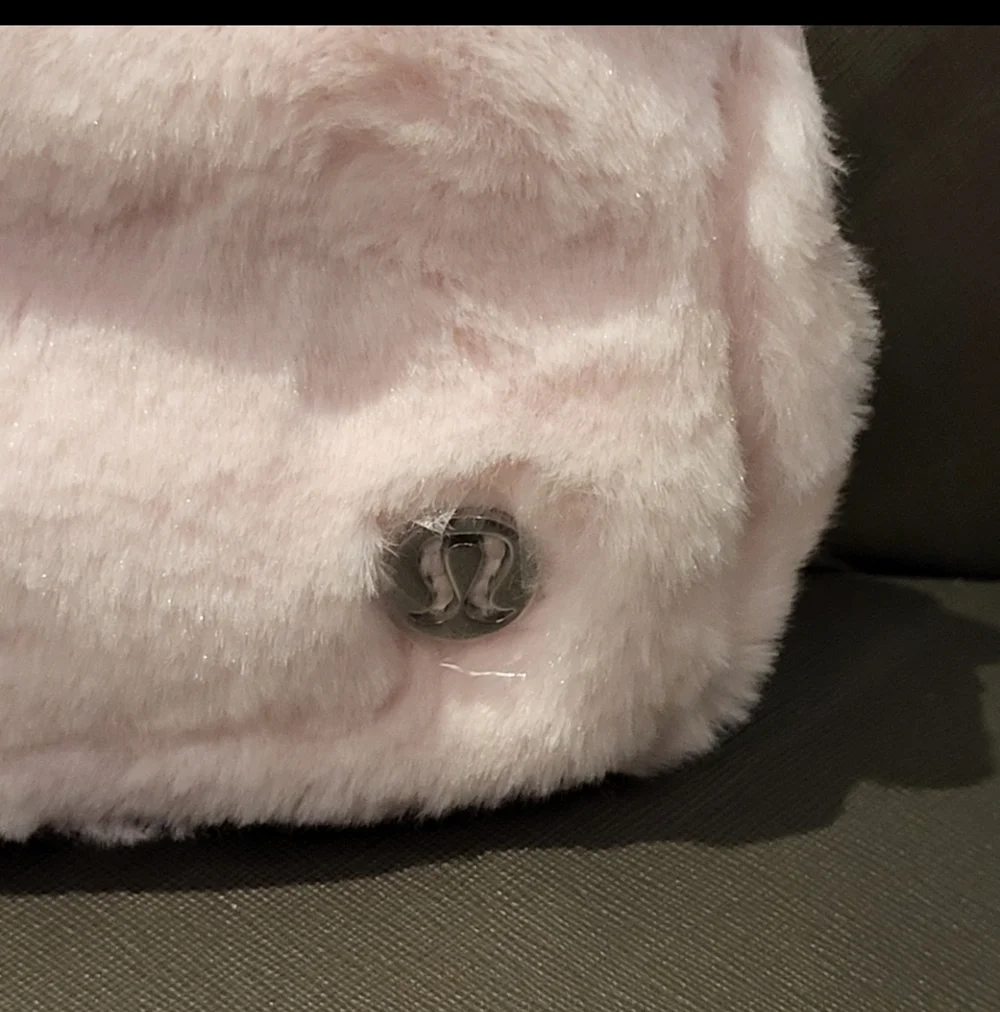 Lululemon Everywhere Belt Bag Plush Strawberry Milkshake - Picture 5 of 12